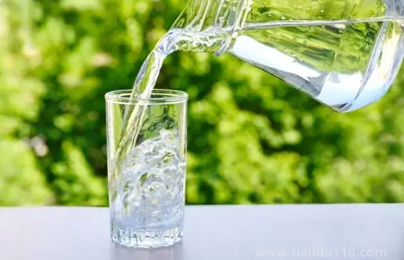 电解质水可以平时喝吗（电解质水适合什么人喝）